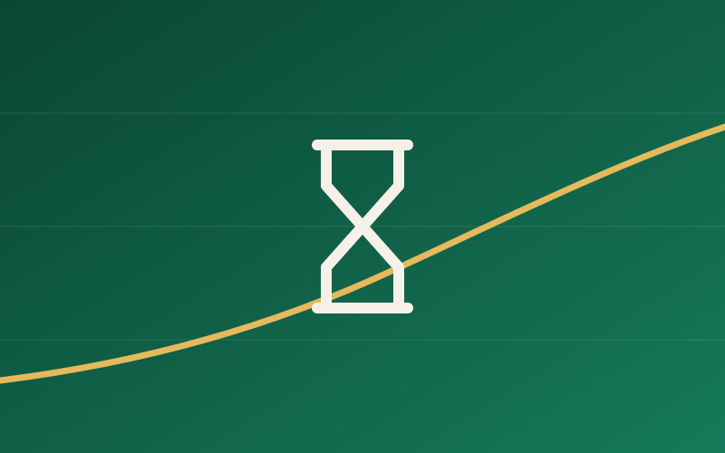 Reloj de arena sobre una curva de ahorro creciente
